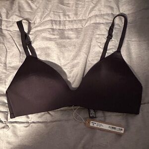 NWT Skims wireless form lightly lined t-shirt Demi bra - black onyx